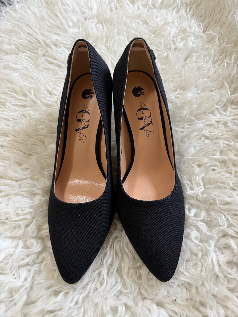 Gloria Vanderbilt Black Pointed-Toe Fabric Pumps